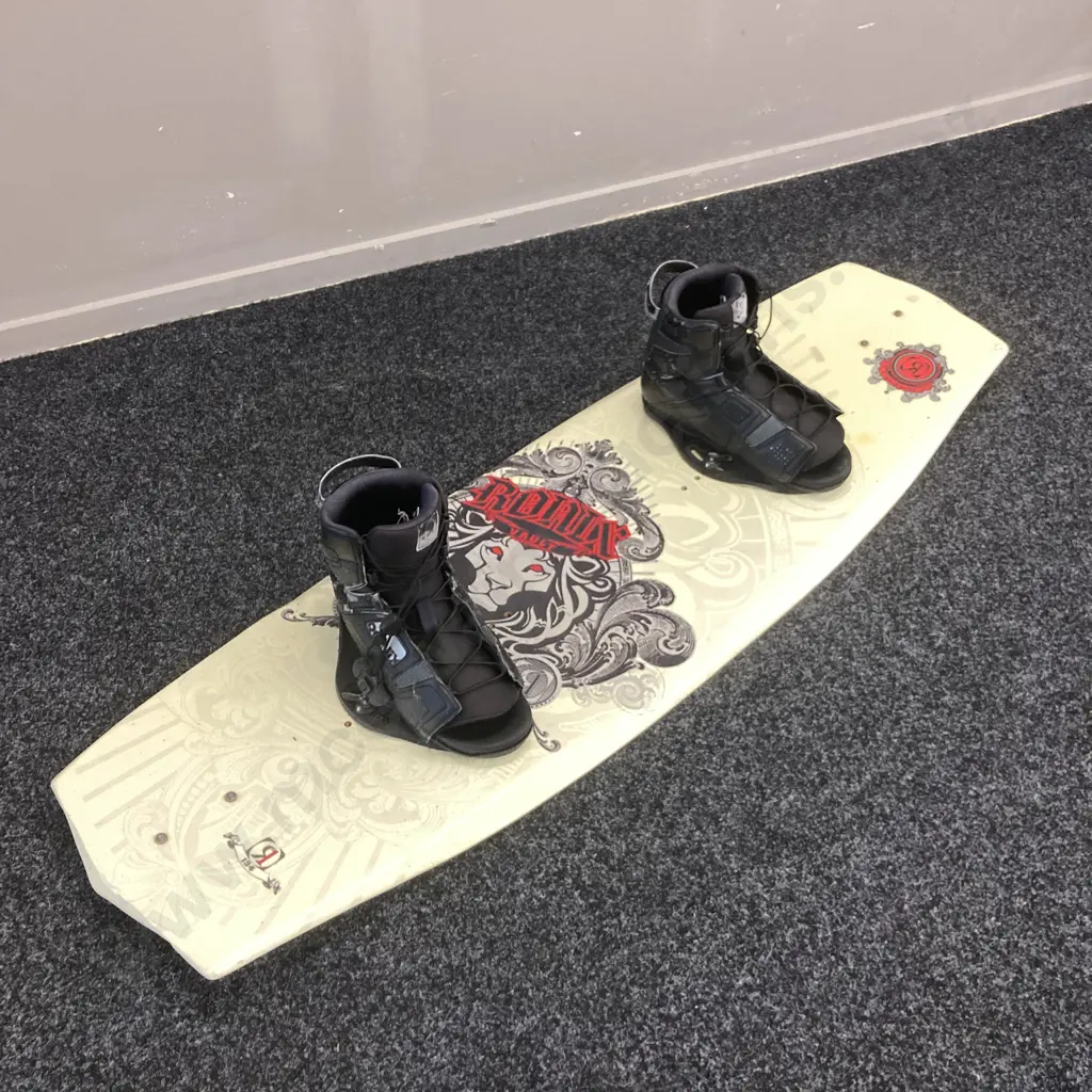 Ronix Vault 134 Wakeboard With 1.75" Hook Fins & Ronix District Boots Image 1++